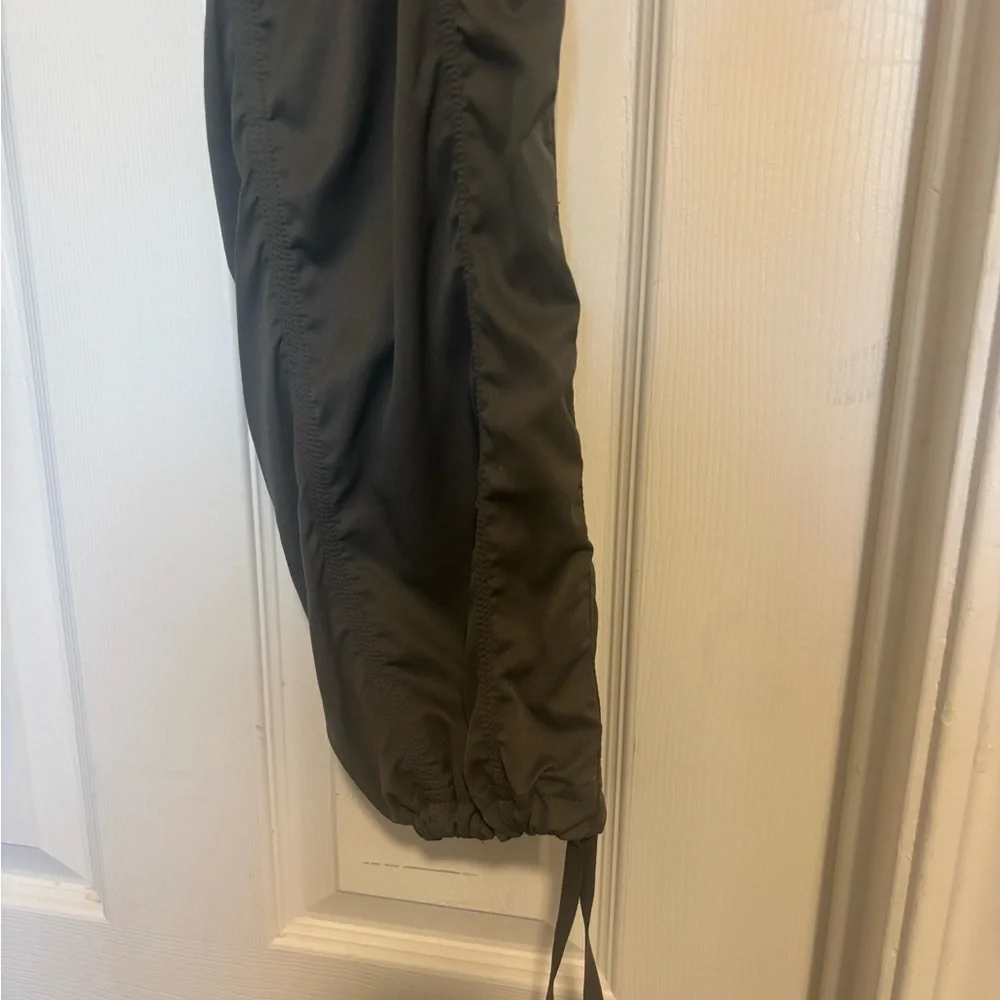 The North Face Women’s Joggers Olive Activewear Pants Lightweight Stretch - Picture 5 of 8